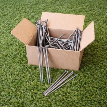 boite-de-clous-yards-gazon-synthetique