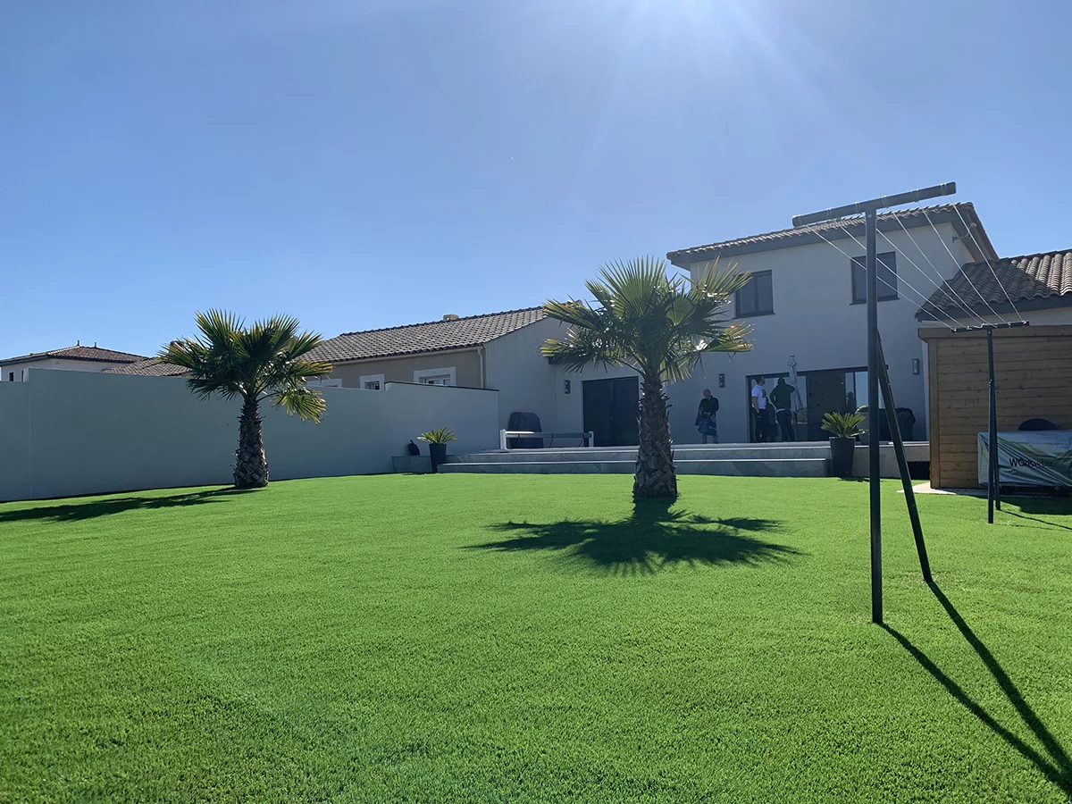 Installation-pelouse-artificielle-nimes-gard-yards-gazon-sythetique-avignon