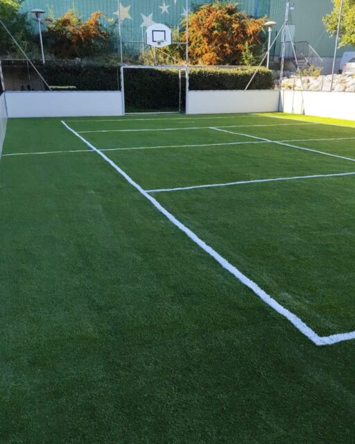 🚒 Nos Réalisations – Terrain multisport
📍Apt (84)
À Apt, les équipes @yardsgazonsynthetique  ont accompagné la caserne des pompiers dans la création d’un terrain multisport durable, sécurisé et polyvalent, pensé pour la pratique physique quotidienne.

👉 L’objectif : offrir un espace fiable et performant, adapté aux contraintes d’un usage intensif, tout en restant simple à entretenir.

Un projet concret, utile et pensé pour durer.

💬 Vous avez un projet similaire pour une collectivité, un établissement ou une structure professionnelle ?
Échangeons ensemble au 09 83 51 11 98 ou écrivez-nous via notre formulaire (lien en bio)
———————
YARDS Gazon synthétique
L’élégance au service de votre jardin

#TerrainMultisport #RevêtementSportif #MultiPlay #Vaucluse #Yards