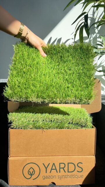 🌿 NOS ÉCHANTILLONS REMBOURSÉS
Voir un gazon synthétique en photo, c’est bien. Le toucher chez vous, c’est mieux.

Avec le pack d’échantillons @yardsgazonsynthetique, vous comparez textures, hauteurs de brins et couleurs, directement sur votre terrasse ou dans votre jardin.

10€ aujourd’hui, remboursé sur votre prochaine commande. Et la livraison est gratuite 💥

📲 Pour commander votre pack rendez-vous sur notre site internet 👉  Échantillons remboursés (lien en bio)

———————
YARDS Gazon synthétique
L’élégance au service de votre jardin

#Echantillons #GazonSynthetique #AmenagementExterieur #JardinDesign #Yards