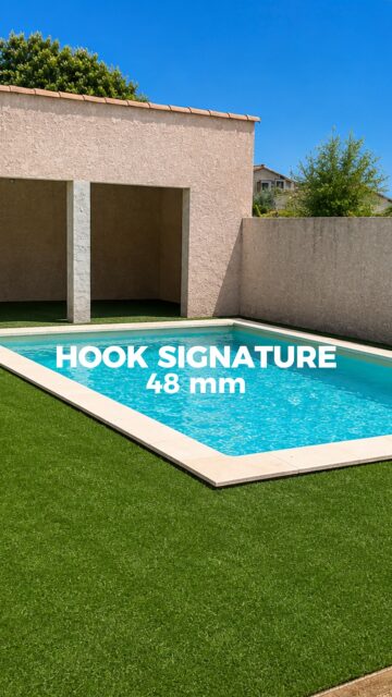 💦 AVANT / APRÈS
Avant : une dalle en bord de piscine
Après : un bord de piscine qui se prend pour un hôtel 5 étoiles 😎

Pour cette réalisation à Saint-Gervasy dans le Gard, le gazon synthétique Hook Signature apporte un rendu premium, une teinte vert olive naturelle et une ambiance méditerranéenne parfaitement assumée.
Conclusion : la piscine n’a jamais été aussi bien entourée 💦

👉 Retrouvez la gamme Signature sur notre site internet (lien en bio)
———————
@yardsgazonsynthetique
L’élégance au service de votre jardin

#HookSignature #gard #GazonSynthétique #BordDePiscine #Yards
