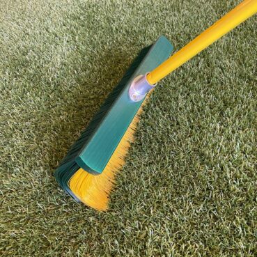 balai-telescopique-gazon-synthetique-yards