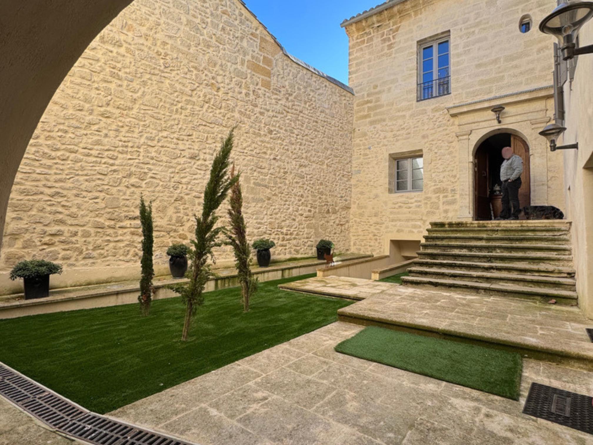amenagement-jardin-uzes-gard-gazon-synthetique-bentgrass-52mm-yards-2