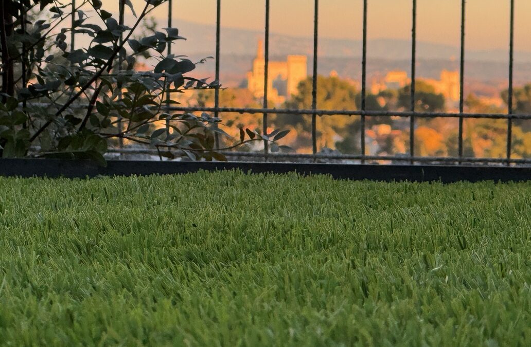 Pose gazon synthétique Villeneuve-lès-Avignon, Gard