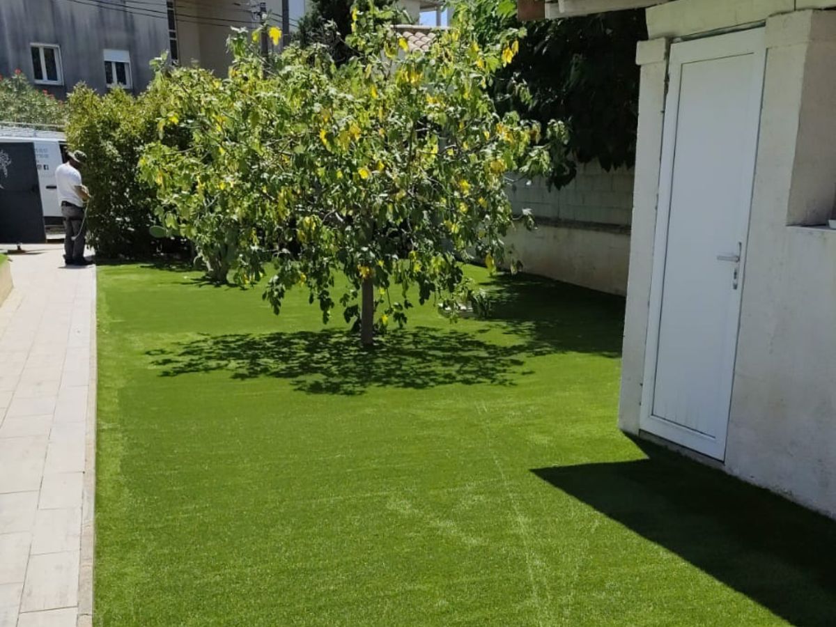 installation-pelouse-artificielle-les-angles-gard-yards2