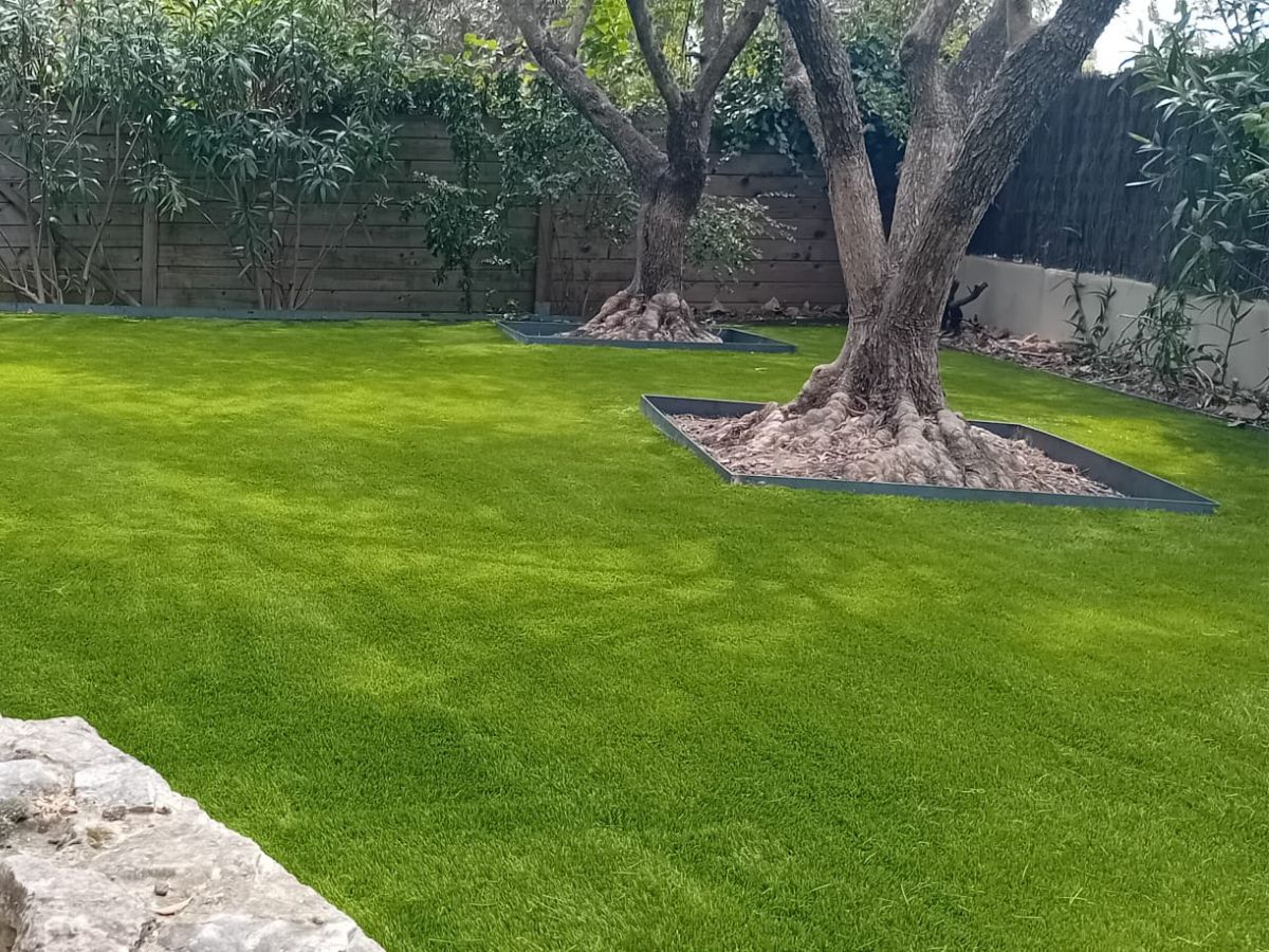 pose-pelouse-synthetique-les-angles-gard-yards2