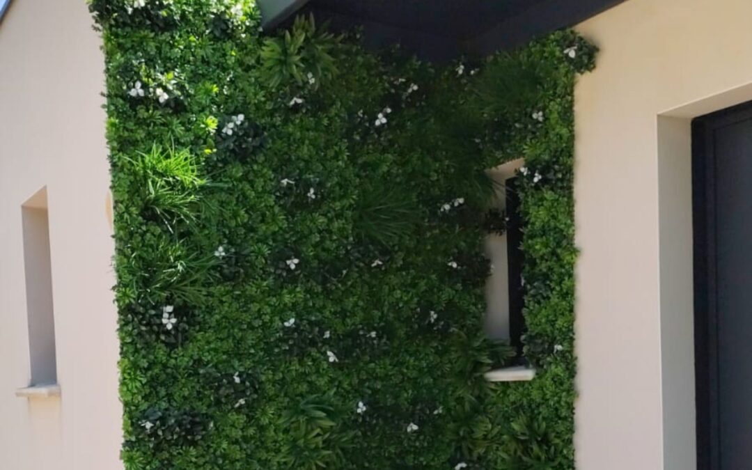 Pose d&rsquo;un mur végétal artificiel – Gard